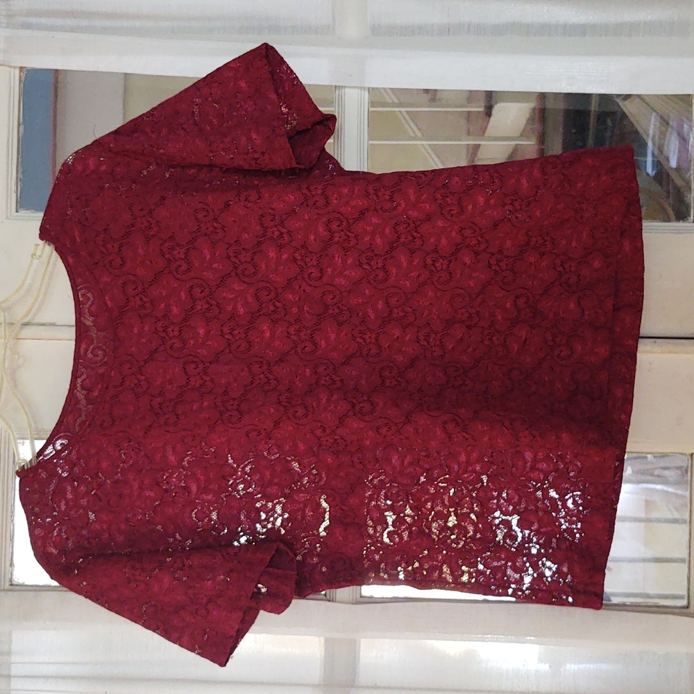 Lucie Ann II Red Lace Short-Sleeved Top